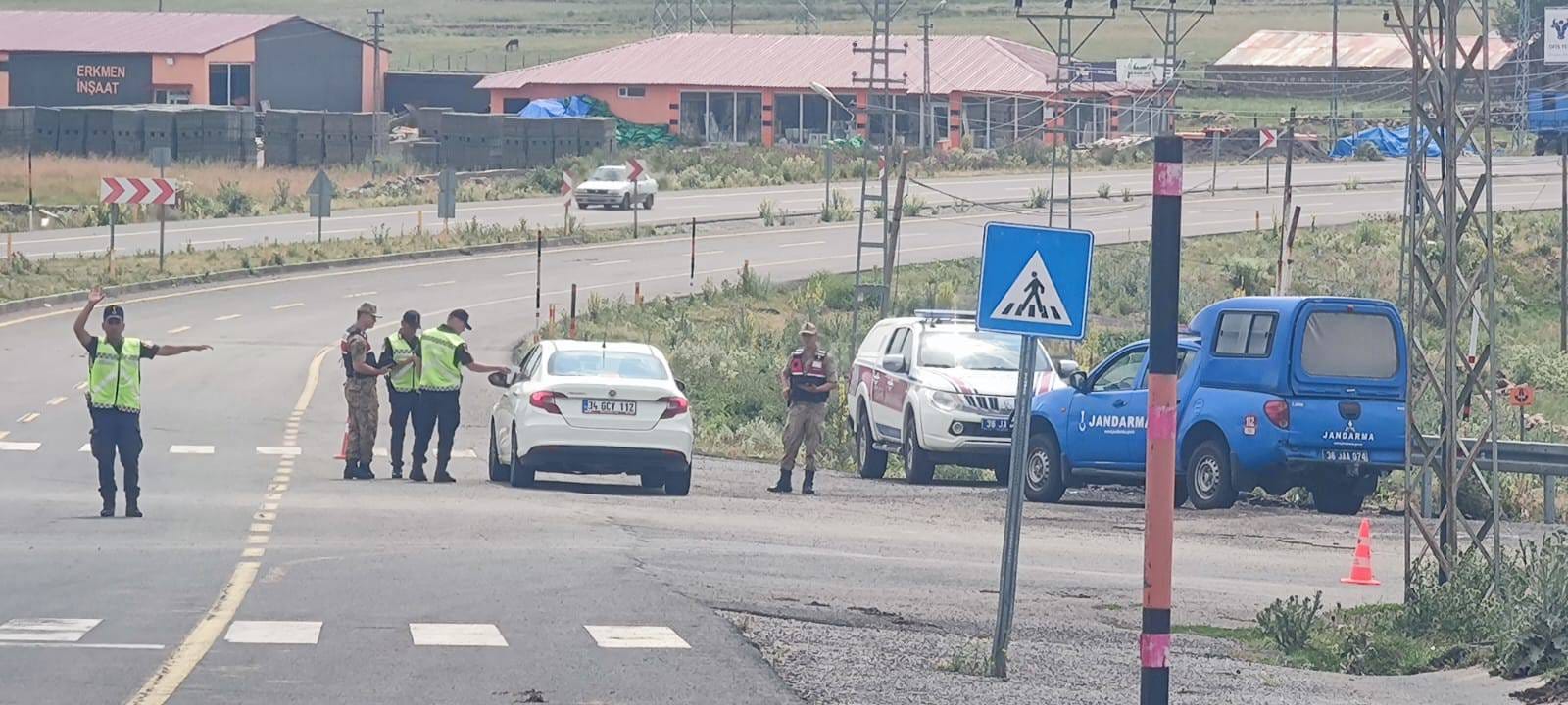 Kars'ta 'Huzurlu Sokaklar ve Narkotik Suçları Uygulaması' yapıldı