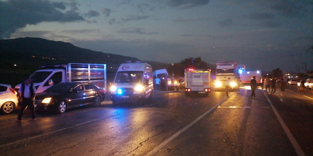 Bitlis’te trafik kazası: 6 aralı