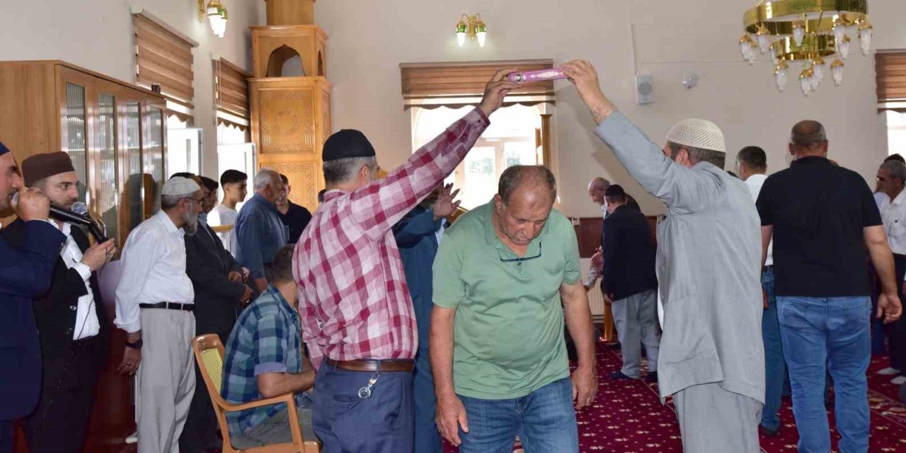 Ahlat’ta husumetli iki aile barıştırıldı