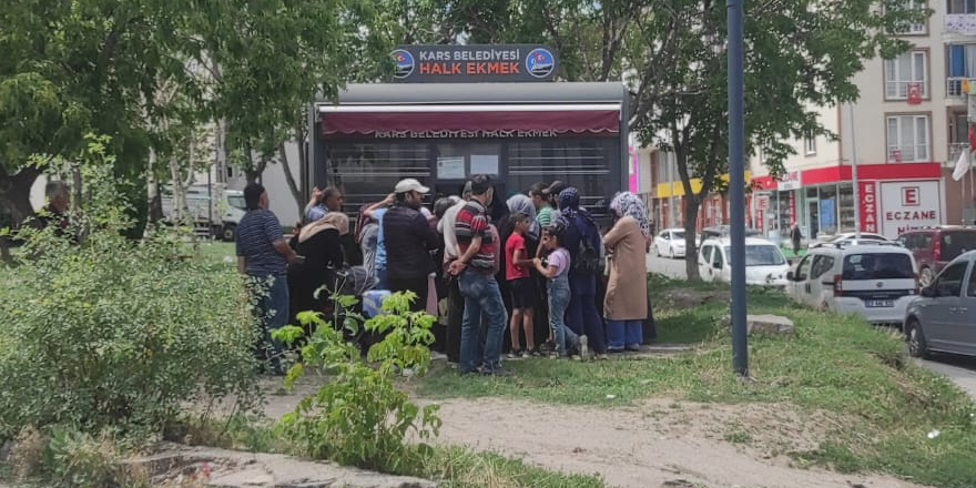 Kars'ta halk ekmeğe zam geldi