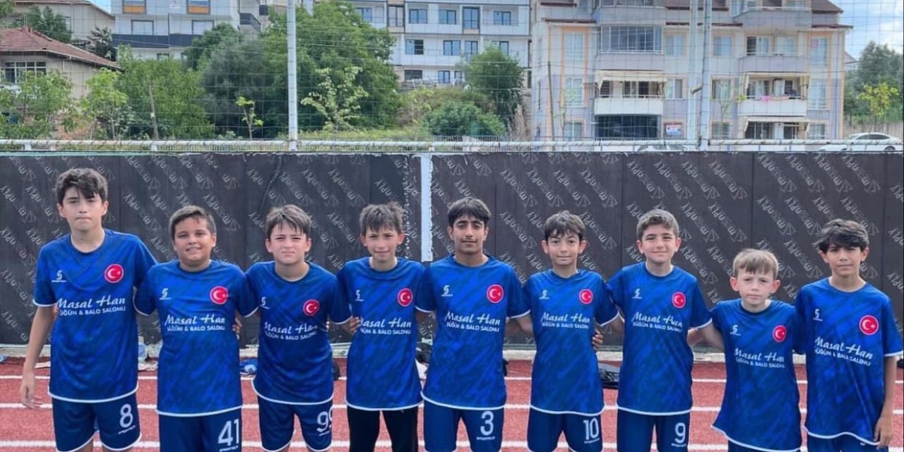 Elazığsporlu futbolcular yürekleri ısıttı