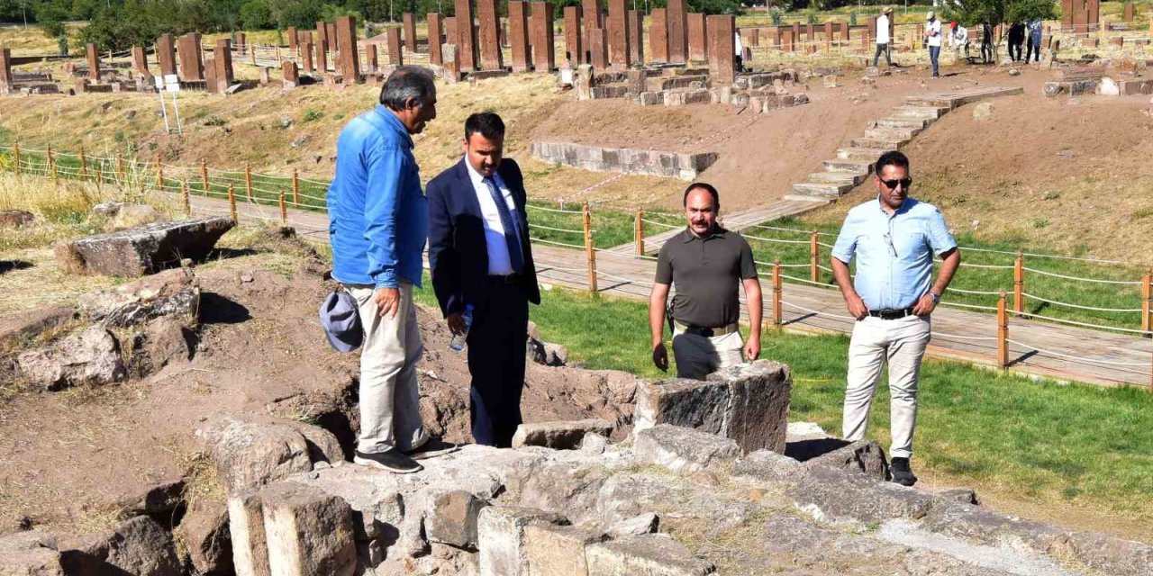 Kaymakam Bingöl, kazı çalışmalarını inceledi