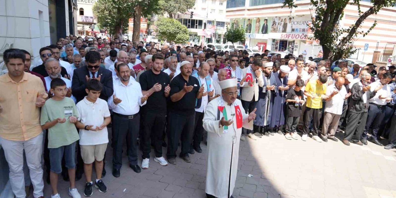 Iğdır’da Cuma namazı sonrası İsmail Haniye için gıyabi cenaze namazı kılındı