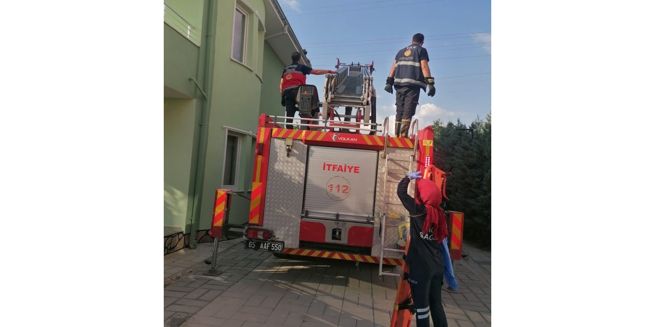 Çatıda boya yaparken elektrik akımına kapıldı