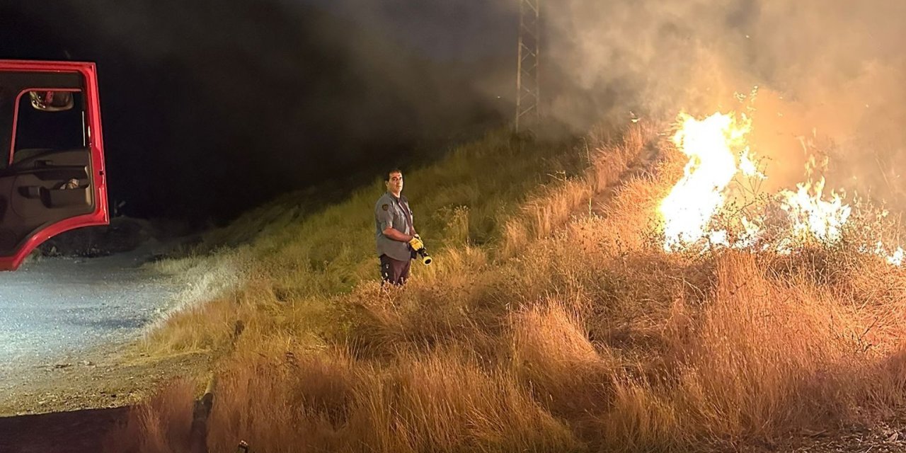 Gece yarısı çıkan anız yangınına anında müdahale