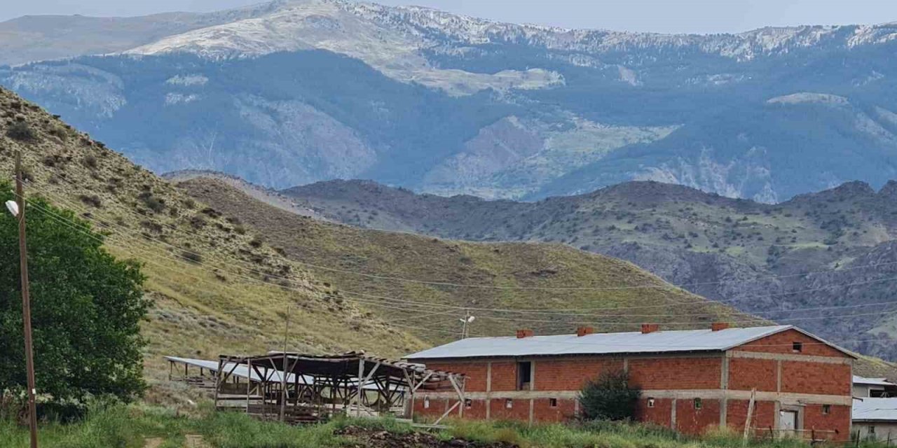 Oltu’da Kırdağı beyaza büründü