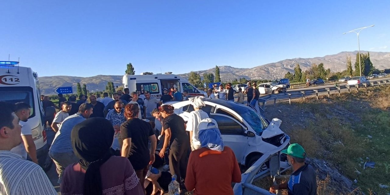 Erzincan’da trafik kazası: 8 yaralı