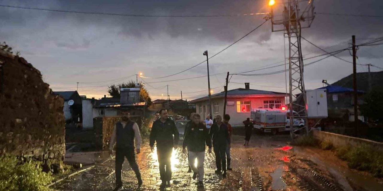 Kaymakam Hacıismailoğlu, selden zarar gören köyde incelemelerde bulundu