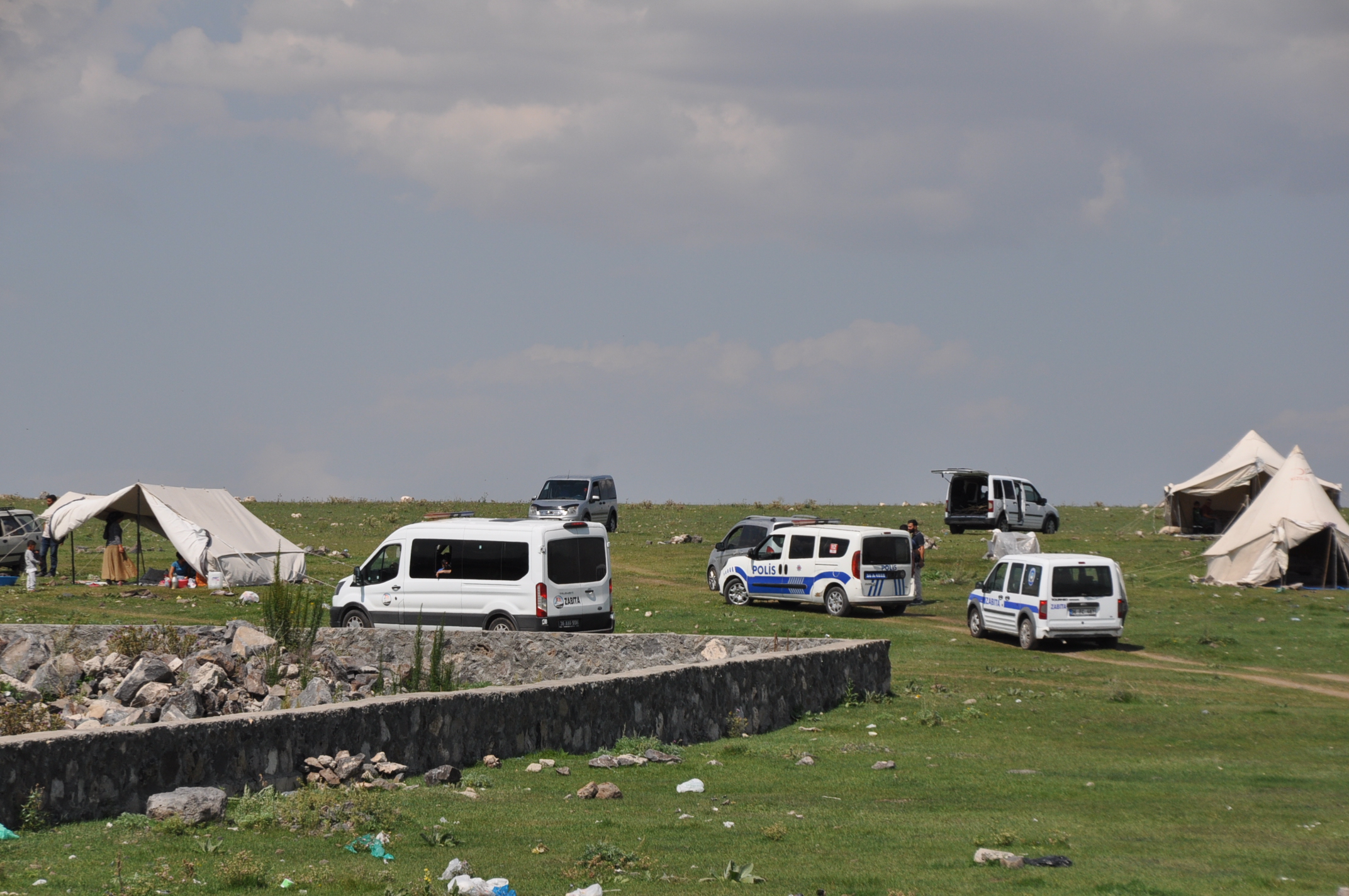 Göçerler Kars'tan gönderildi