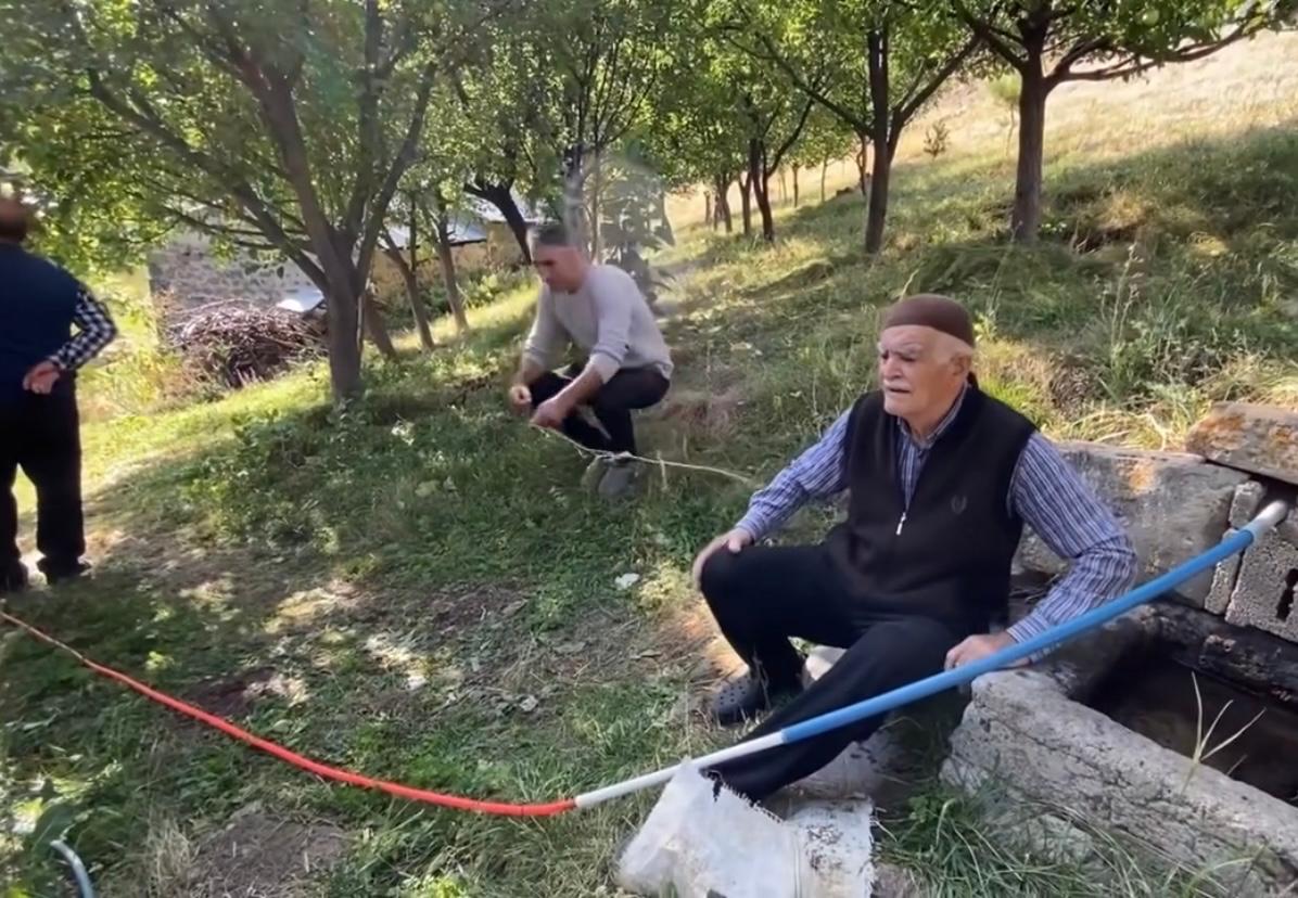 Bileşik kaplar sistemiyle köydeki evine su getirdi 100 ağaç yetiştirdi