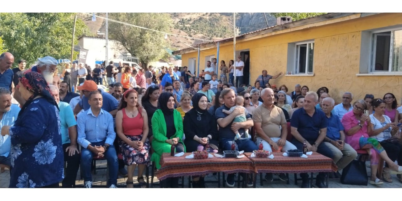 Erzincan’da çilek ve böğürtlen festivali düzenlendi