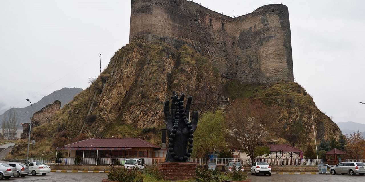 Tarihi Oltu Kalesi turizme kazandırılıyor