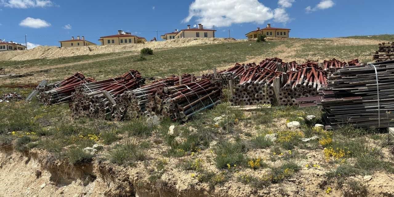 Deprem konutlarının inşaatında hırsızlık