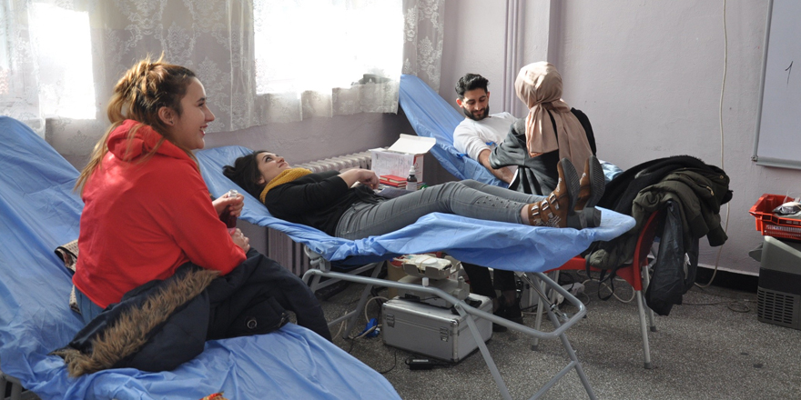 Kars’ta Kızılay’ın kan bağışı kampanyasına yoğun ilgi 
