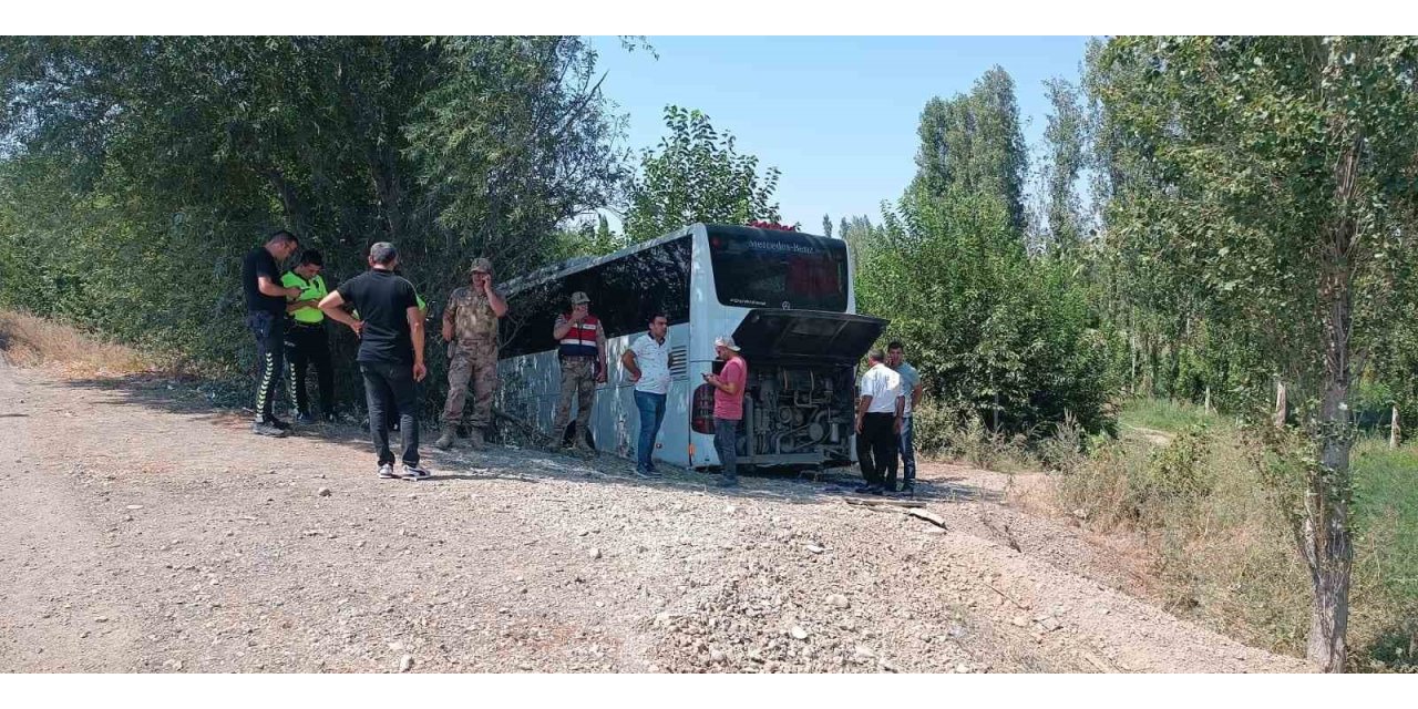 Iğdır’da yolcu otobüsü kaza yaptı: Yaralılar var