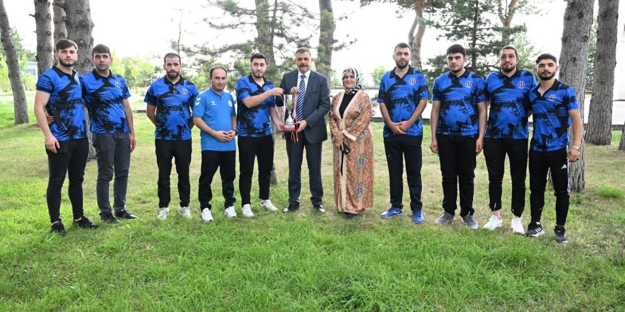 Vali Çiftçi, Görme Engelliler Futsal Takımını kabul etti