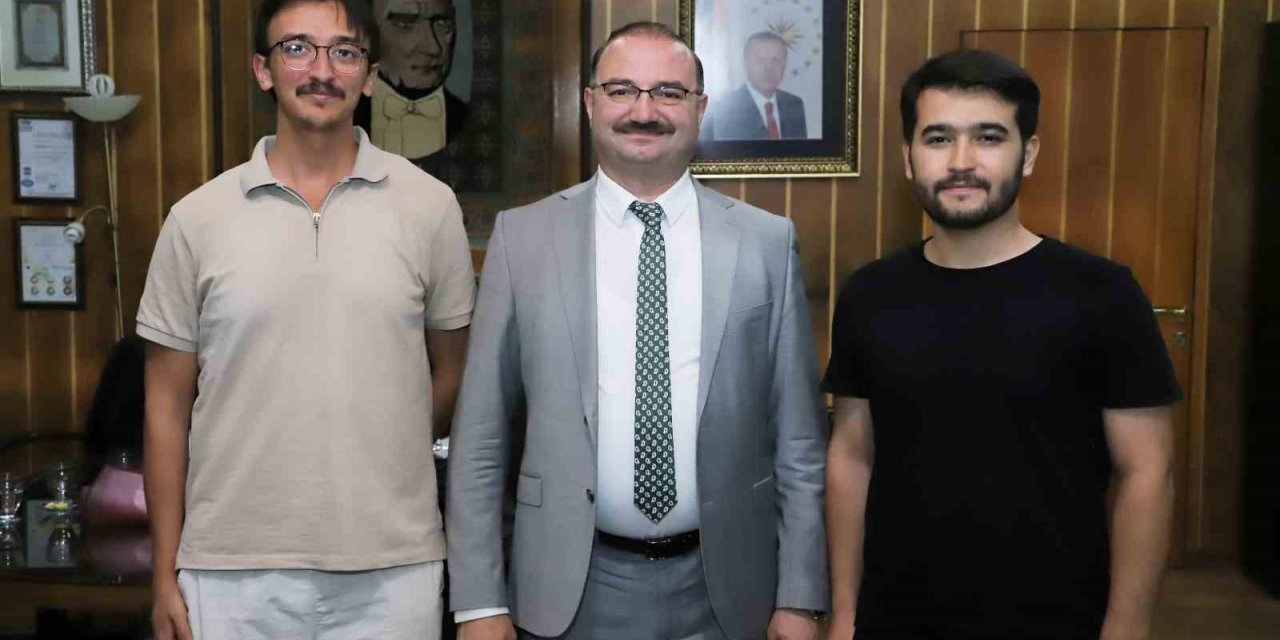 Rektör Prof. Dr. Ahmet Hacımüftüoğlu, başarılı öğrencileri misafir etti