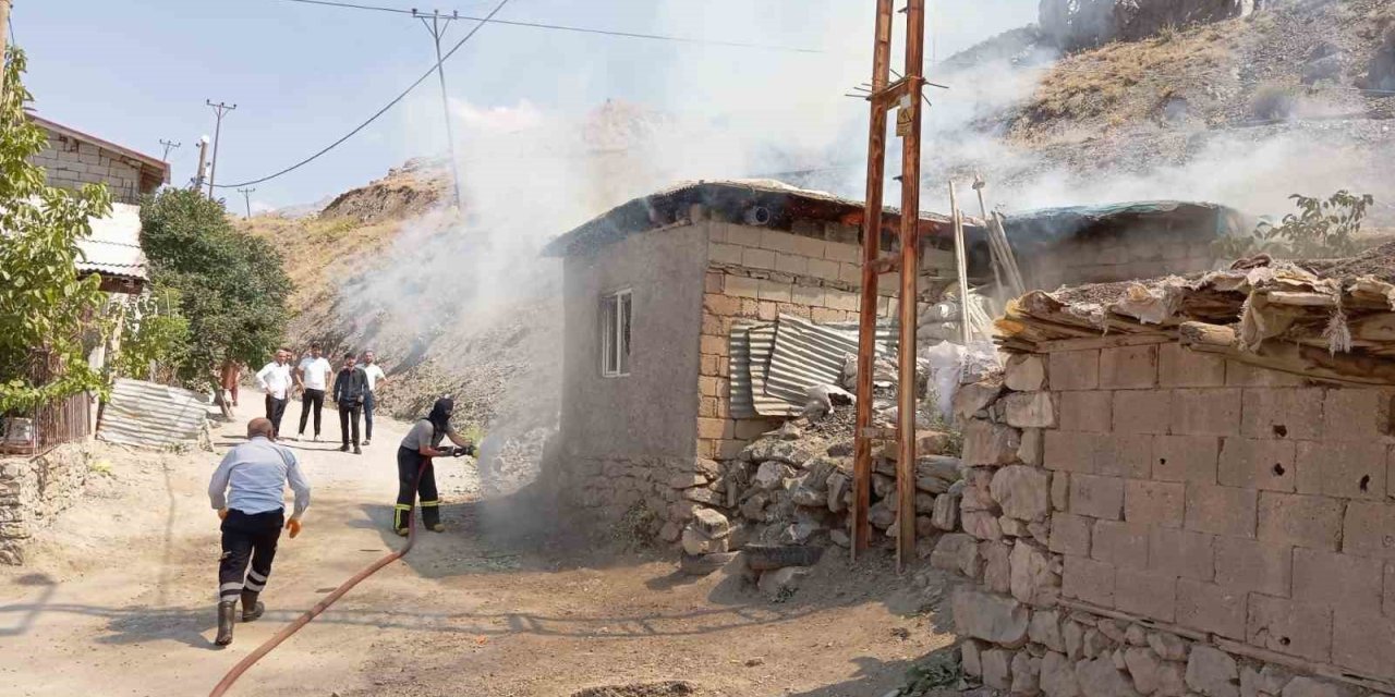 Hakkari’de korkutan yangın