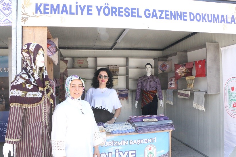 Kemaliyeli kadınlar asırlık Gazenne Kumaşını el emeği ile dokumaya devam ediyor