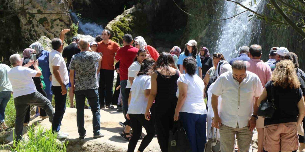 Girlevik Şelalesi’nde hafta sonu yoğunluk yaşandı