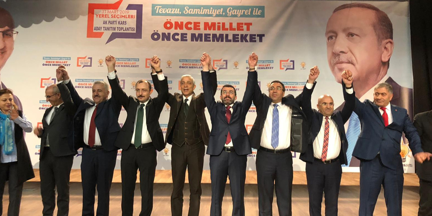 AK Parti il ve ilçe belediye başkan adayları Karslıların karşısına çıktı