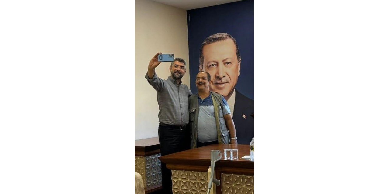 AK Parti İl Başkanı Küçükoğlu, vatandaşlarla ’Selfie’ yaptı