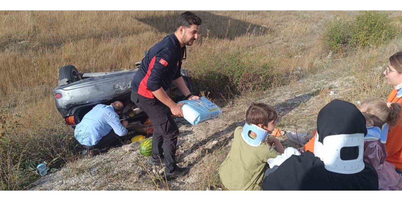 Erzincan’da otomobil şarampole uçtu: 6 yaralı