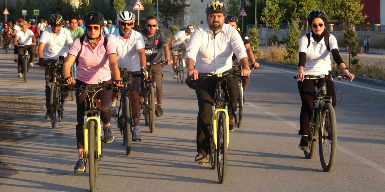 Van’da sağlıklı yaşam için pedal çevirdiler