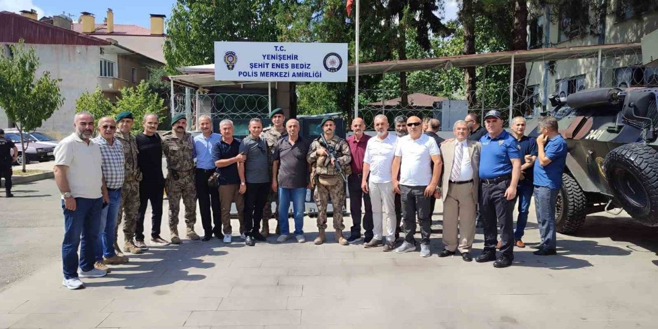 30 yıl önce şehit edilen silah arkadaşlarını unutmadılar