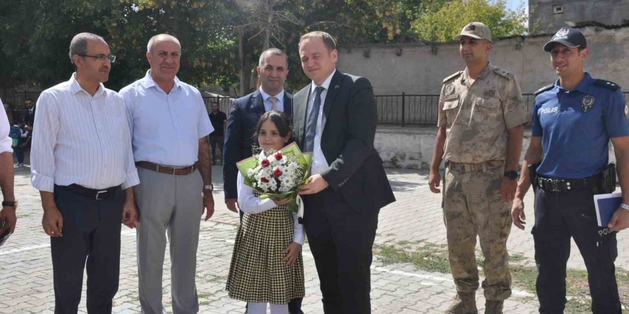 Bulanık’ta ilk ders zili çaldı