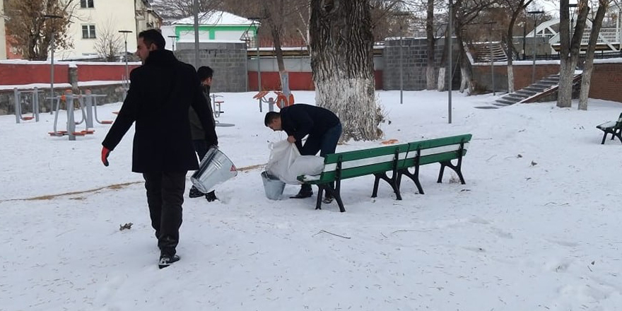 Kars’ta parklara yem bırakıldı