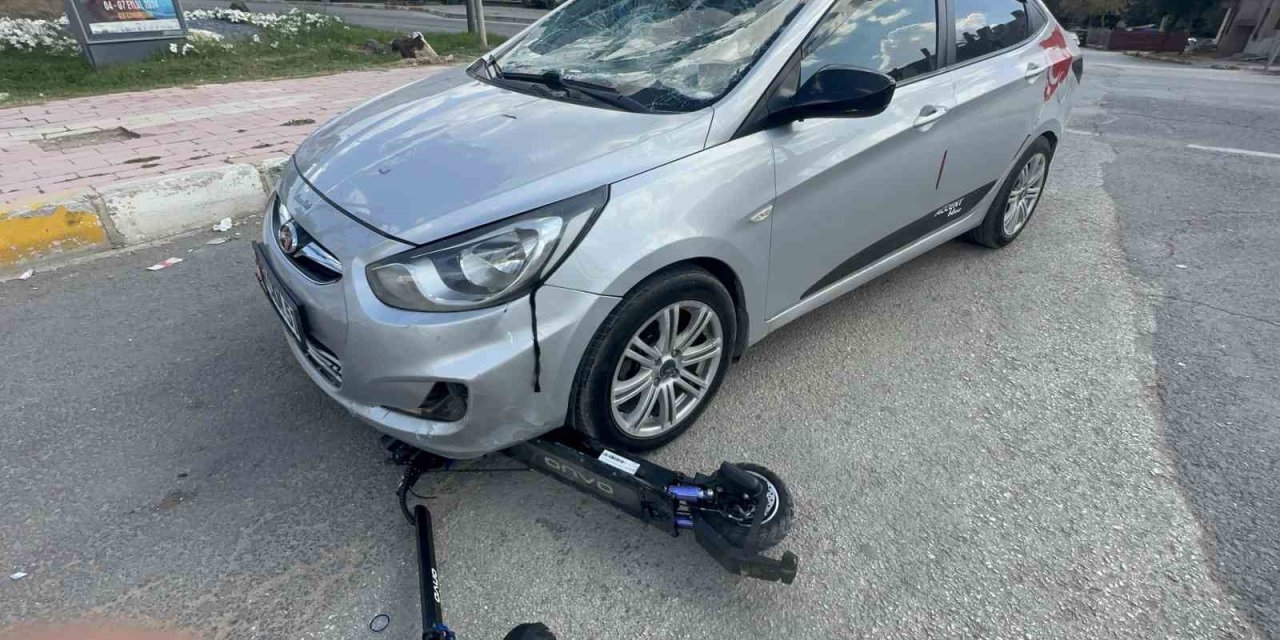 Otomobil ile scooter çarpıştı: 2 yaralı