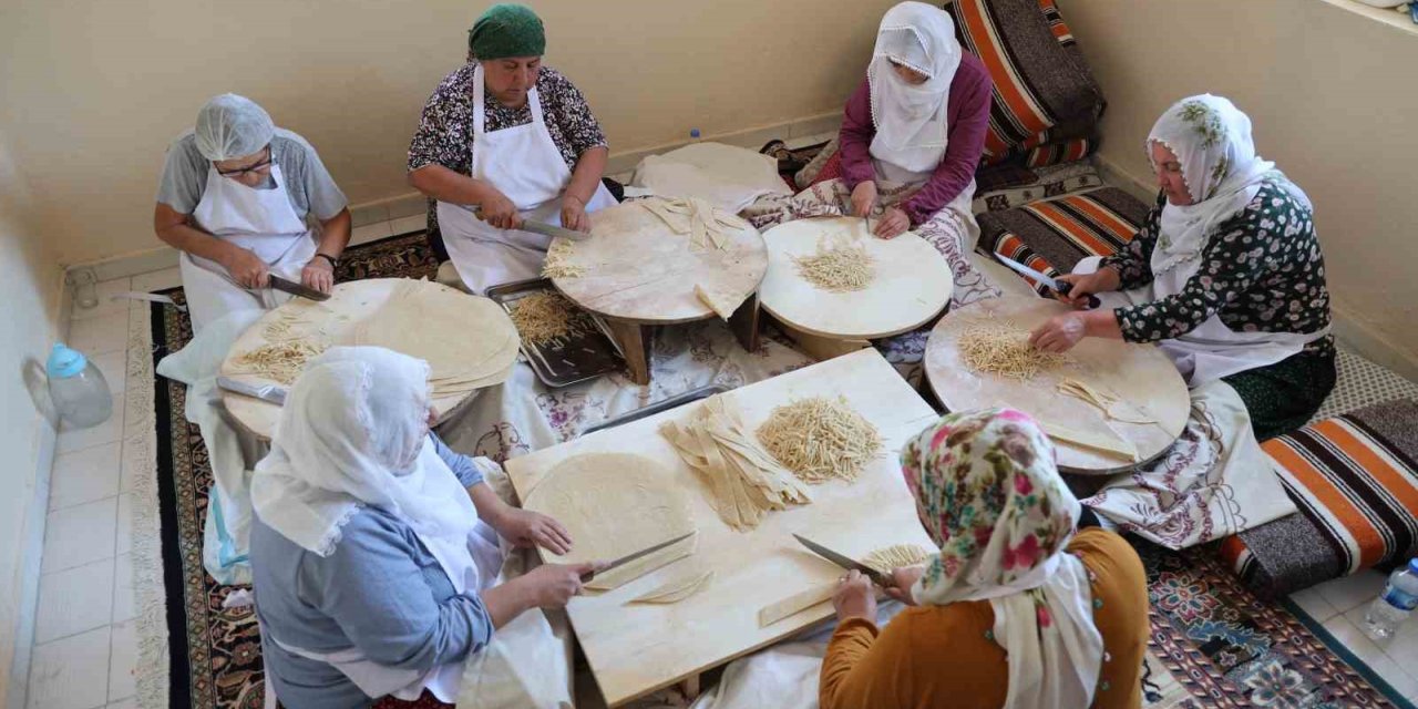 Kadınlar kurdukları kooperatifte hem sosyalleşiyor hem de ekonomilerine katkı sağlıyor