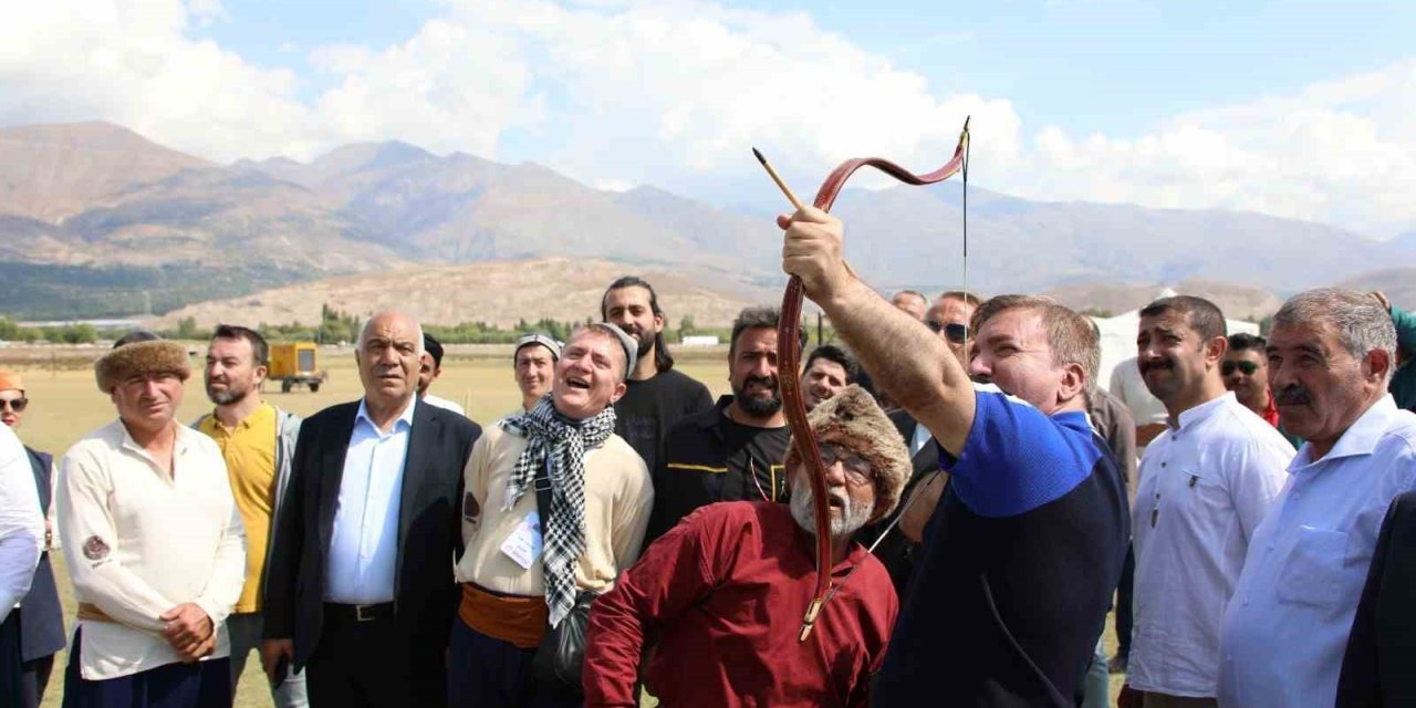 Geleneksel Türk Okçuluğu Şampiyonası Erzincan’da düzenlendi