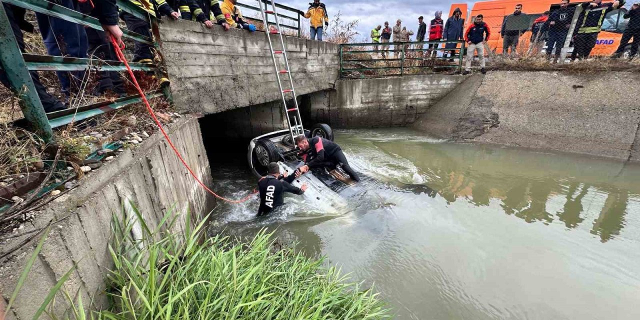 Erzurum’da otomobil su kanalına uçtu: 2 ölü, 1 yaralı