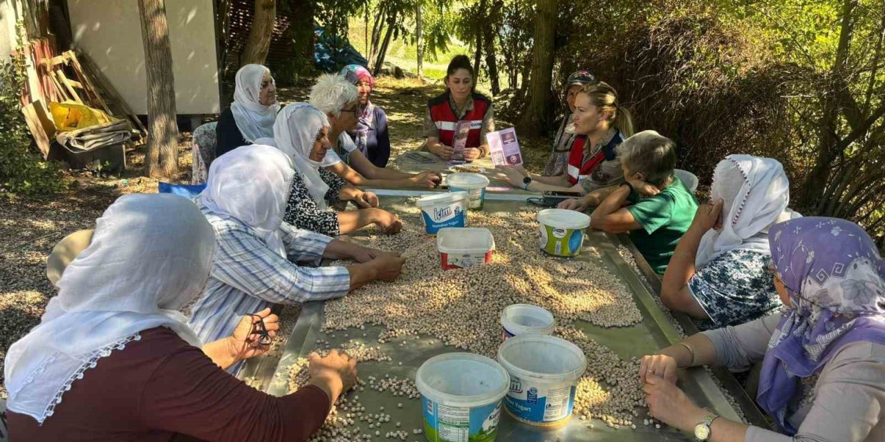 Elazığ’da jandarma, denetim ve bilgilendirmelerini sürdürüyor