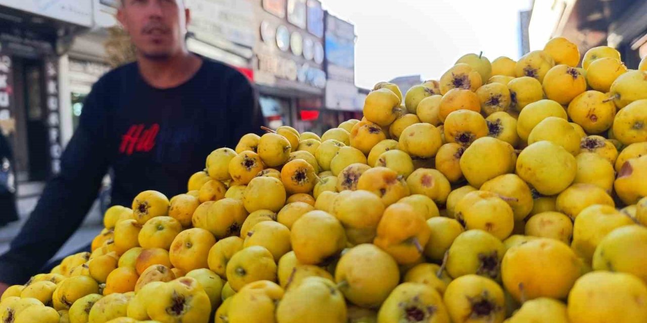 Kışın habercisi alıç, tezgahtaki yerini aldı