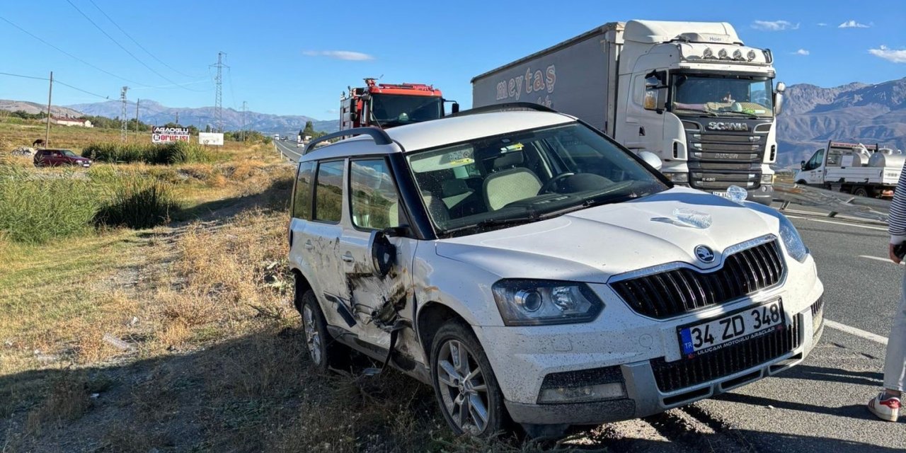 Erzincan’da trafik kazası: 3 yaralı