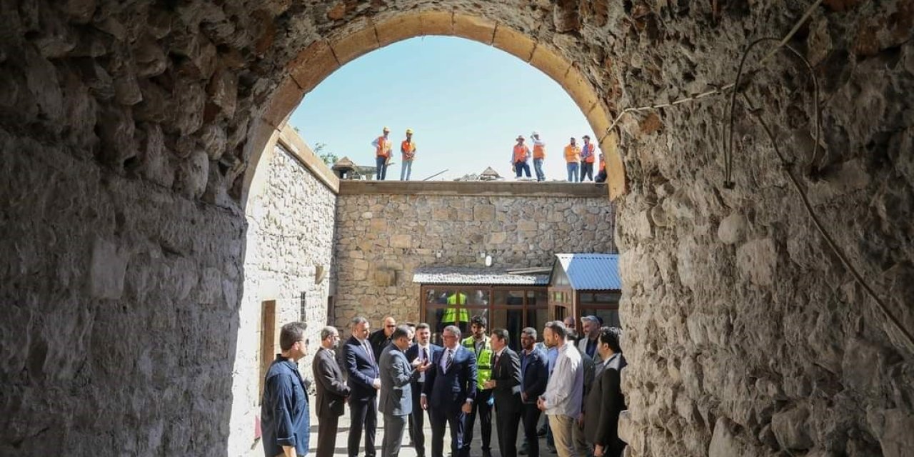 Van’da 767 yıllık tarihi İzzettin Şir Camii restore ediliyor