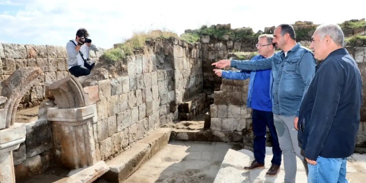 Vali Polat, Ani Ören Yeri’nde incelemelerde bulundu