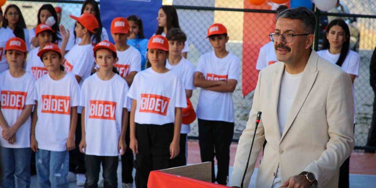 Hakkari’de basketbol sahasının açılışı yapıldı