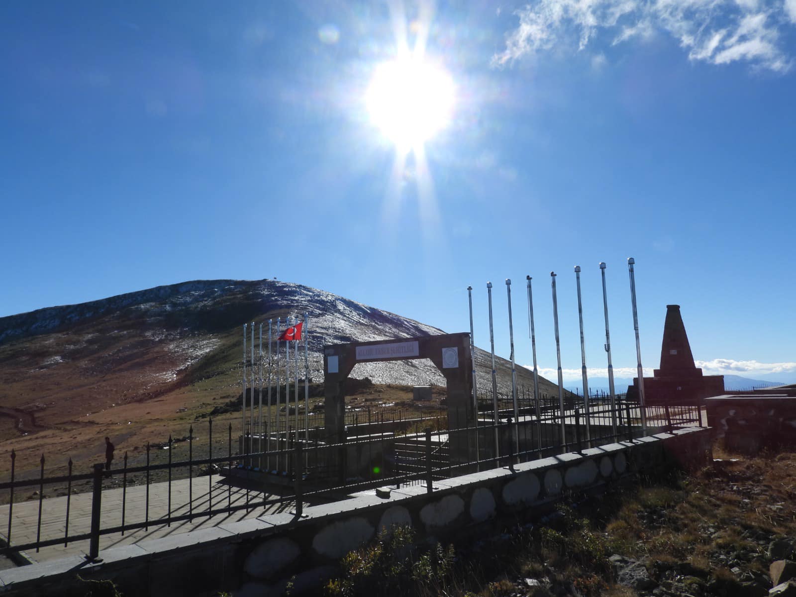 Kars'a mevsimin ilk karı düştü