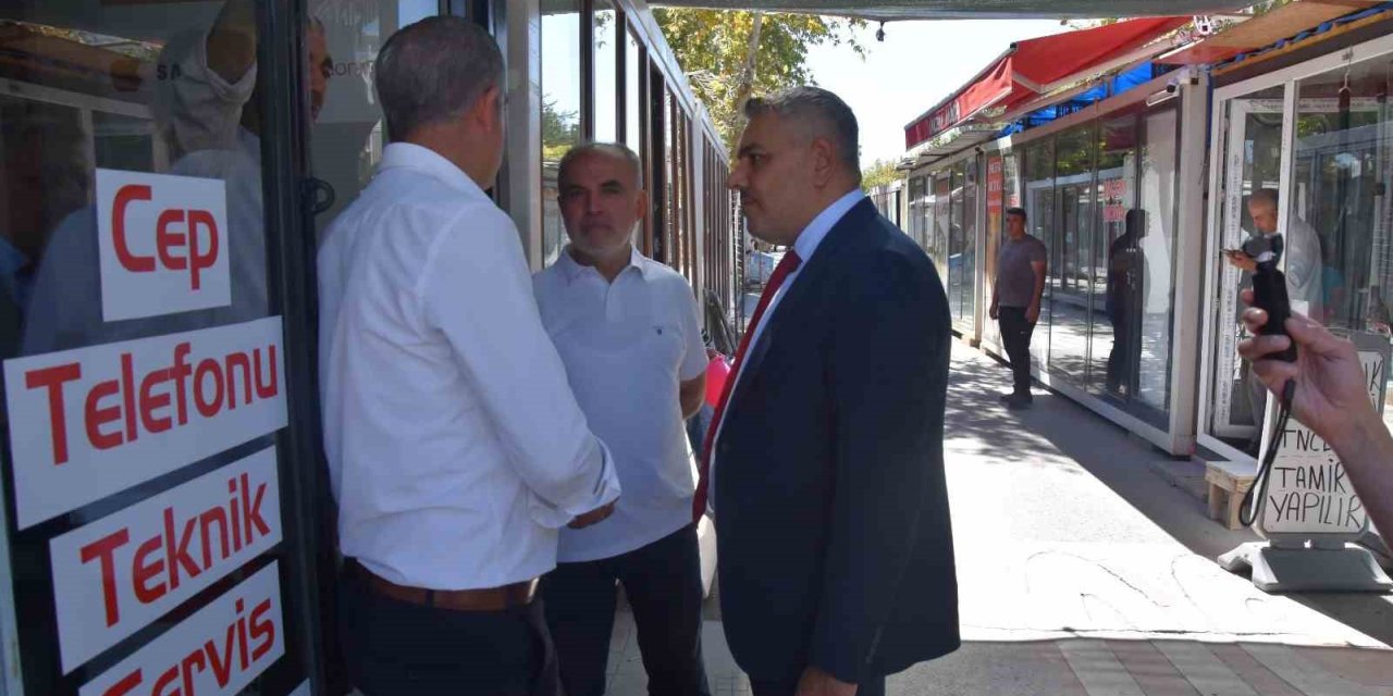 Başkan Sadıkoğlu, Kışla Caddesi ve Söğütlü Cami esnafları ile bir araya geldi