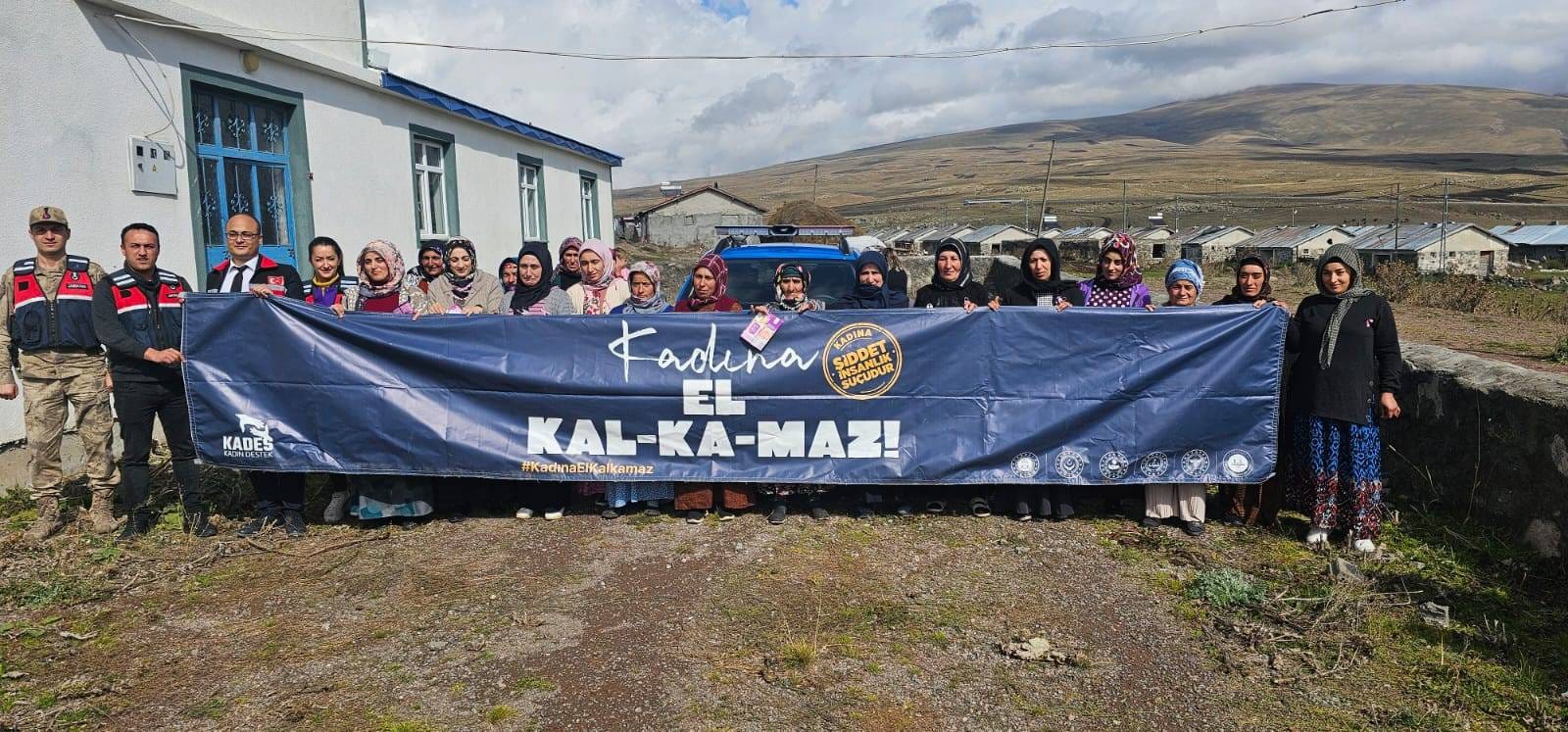 Kars’ta jandarma, erken yaştı zorla evlilikle ilgili bilgilendirme yapıyor