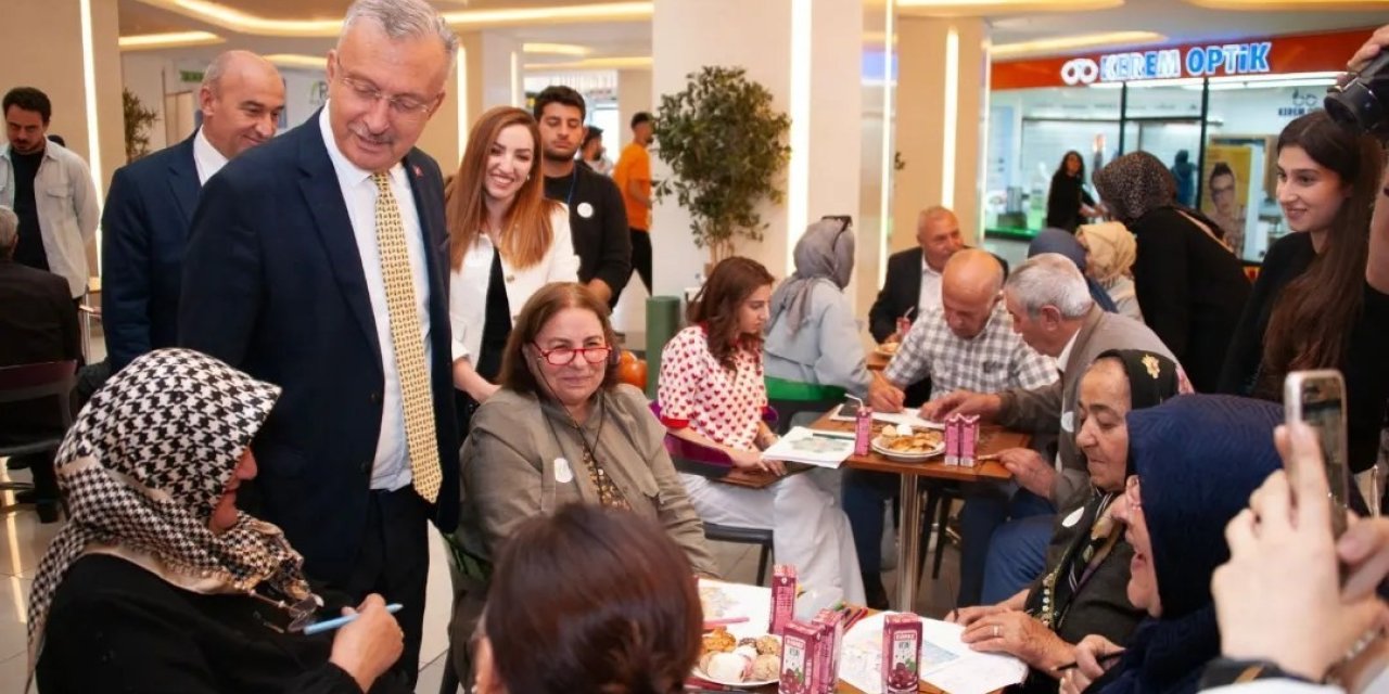 60 yaş üstü öğrenci adaylarına Tazelenme Üniversitesi anlatıldı