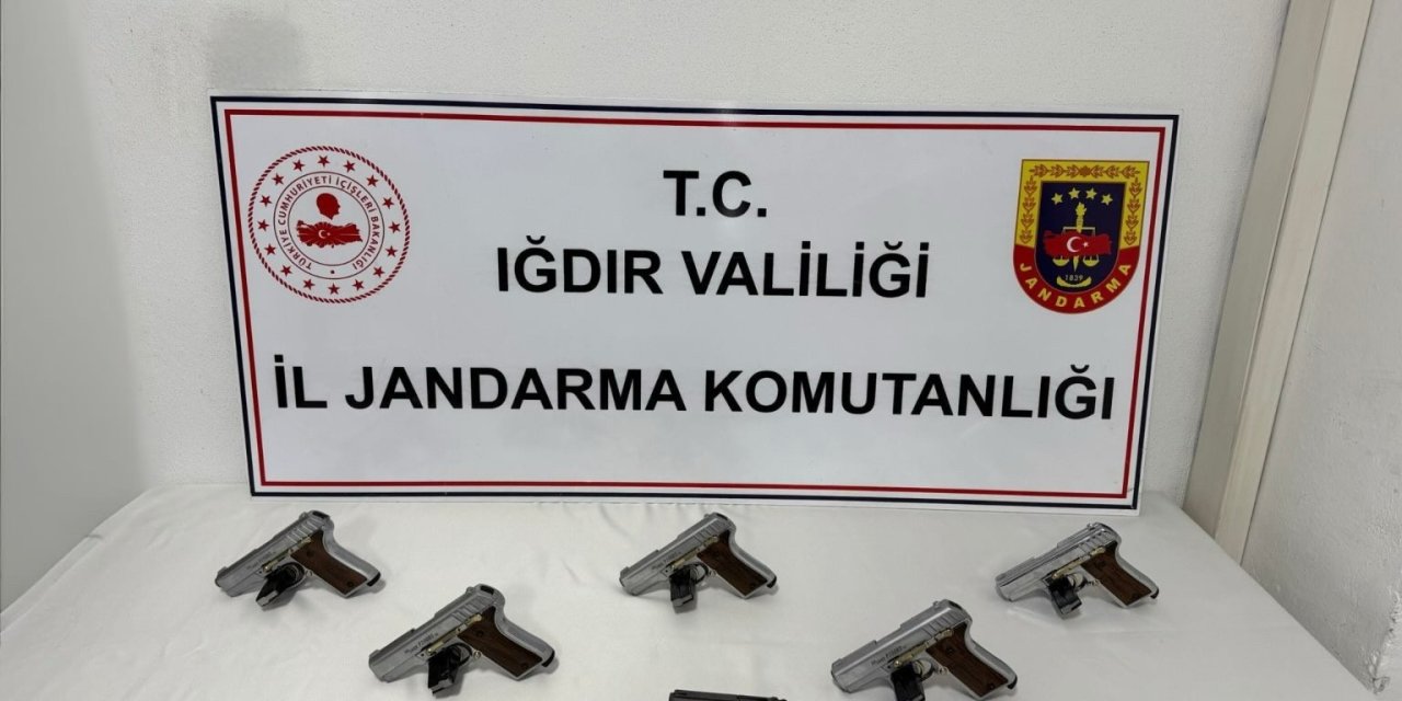 Iğdır’daki kaçakçılık operasyonunda 6 tabanca ele geçirildi