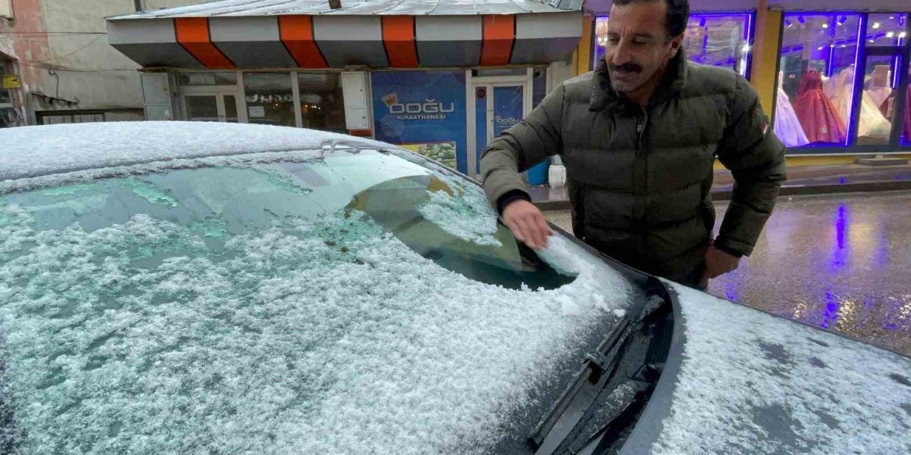 Sarıkamış’a mevsimin ilk karı yağdı