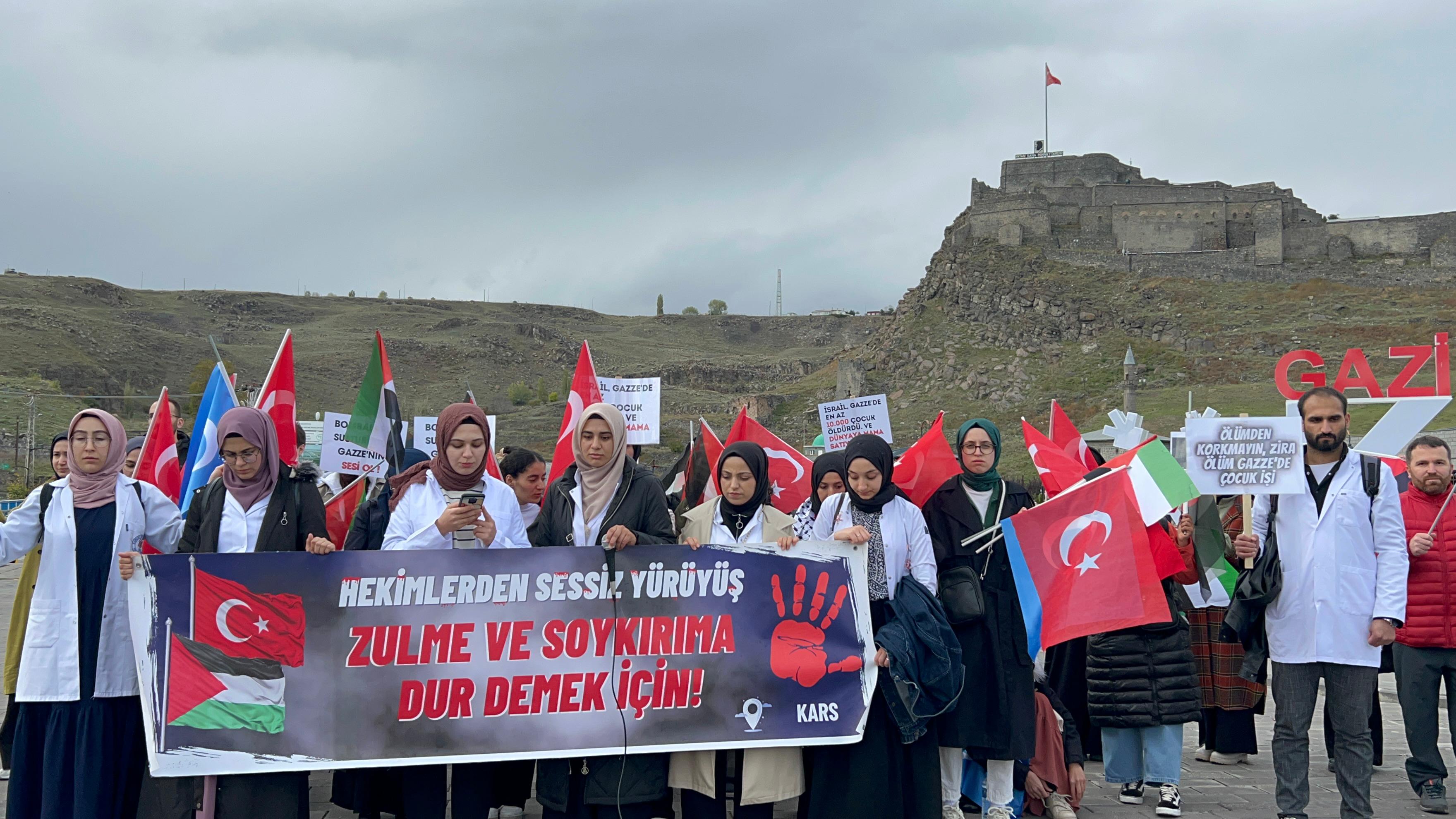 Sağlıkçıların Kars'ta 49 haftalık sessiz yürüyüşü