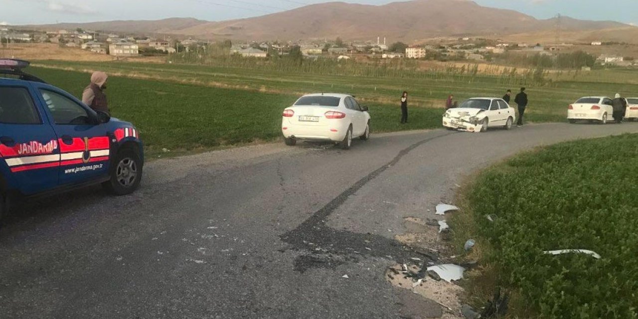 Van’da otomobil ağaca çarptı: 1 yaralı