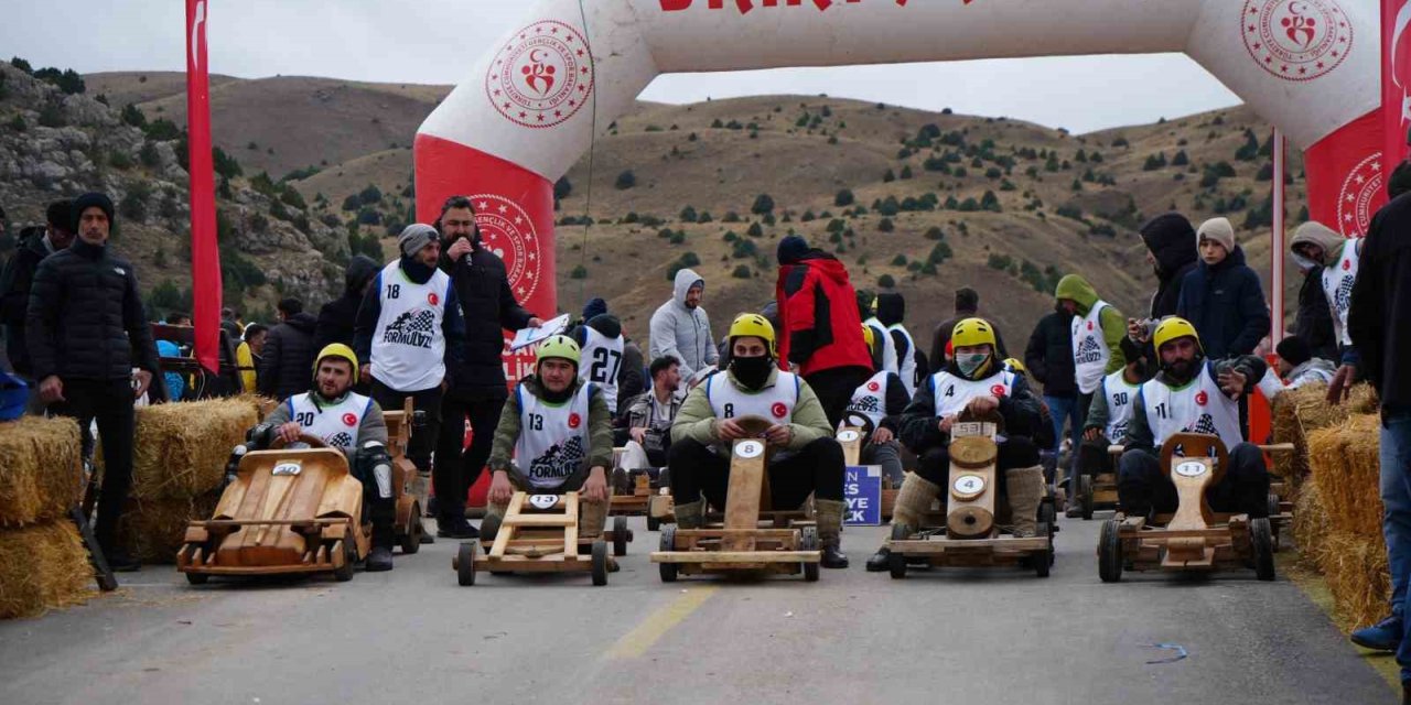 Erzincan’da Formulaz tahta araba yarışları düzenlendi